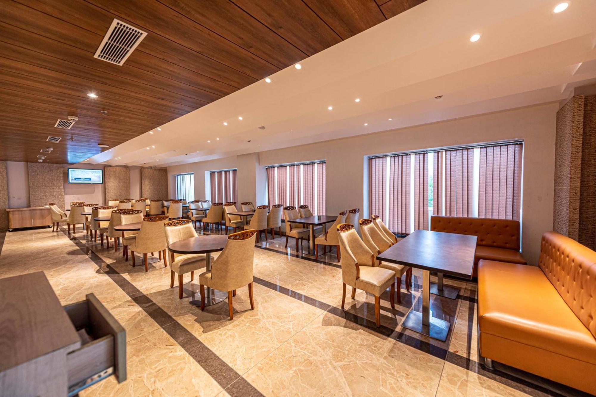 The Elite Lucknow Convention Hotel Kültér fotó